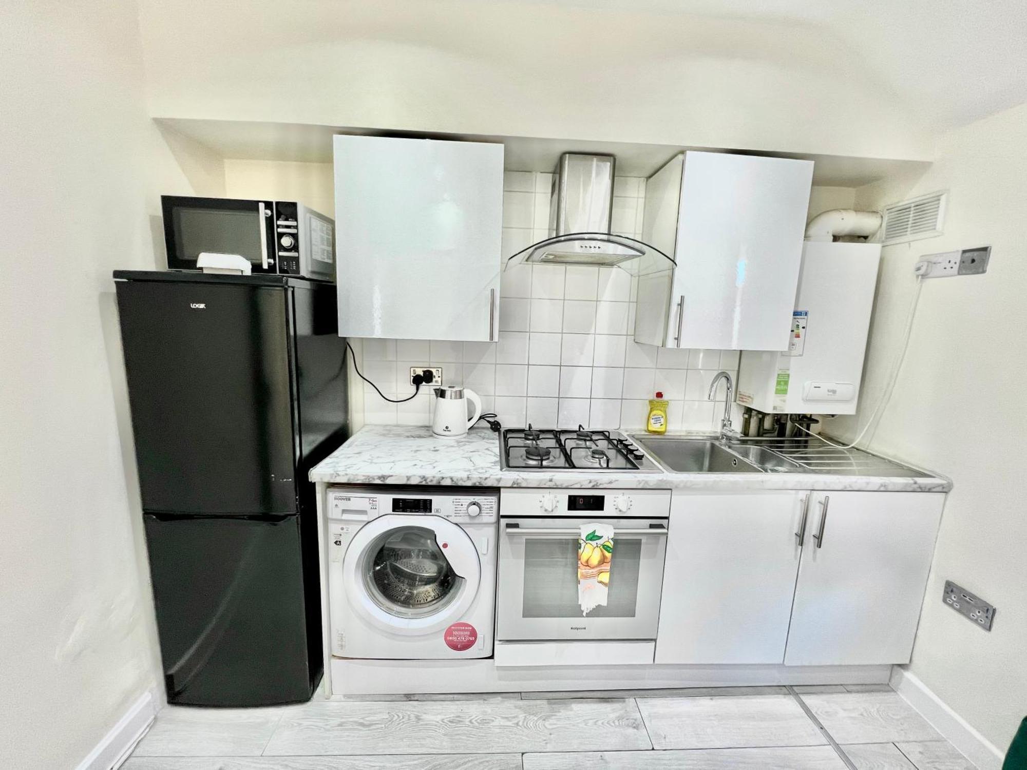 Cosy Private Flat In London, Free Parking On Premise Apartamento Carshalton Exterior foto
