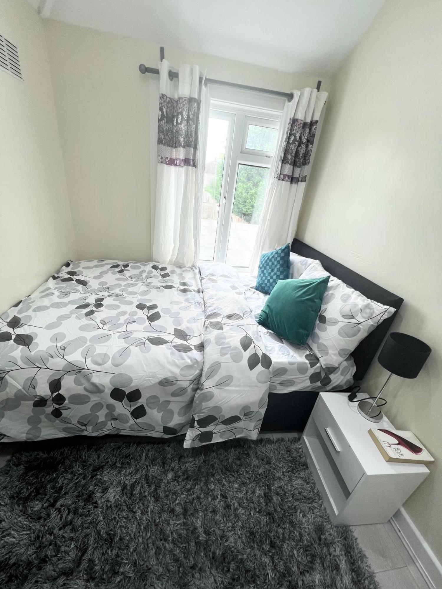 Cosy Private Flat In London, Free Parking On Premise Apartamento Carshalton Exterior foto